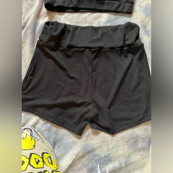 Rib-Knit Cap Sleeve Zipper Crop Top & Black Wide Waist Drawstring Shorts Set - Picture 10 of 11